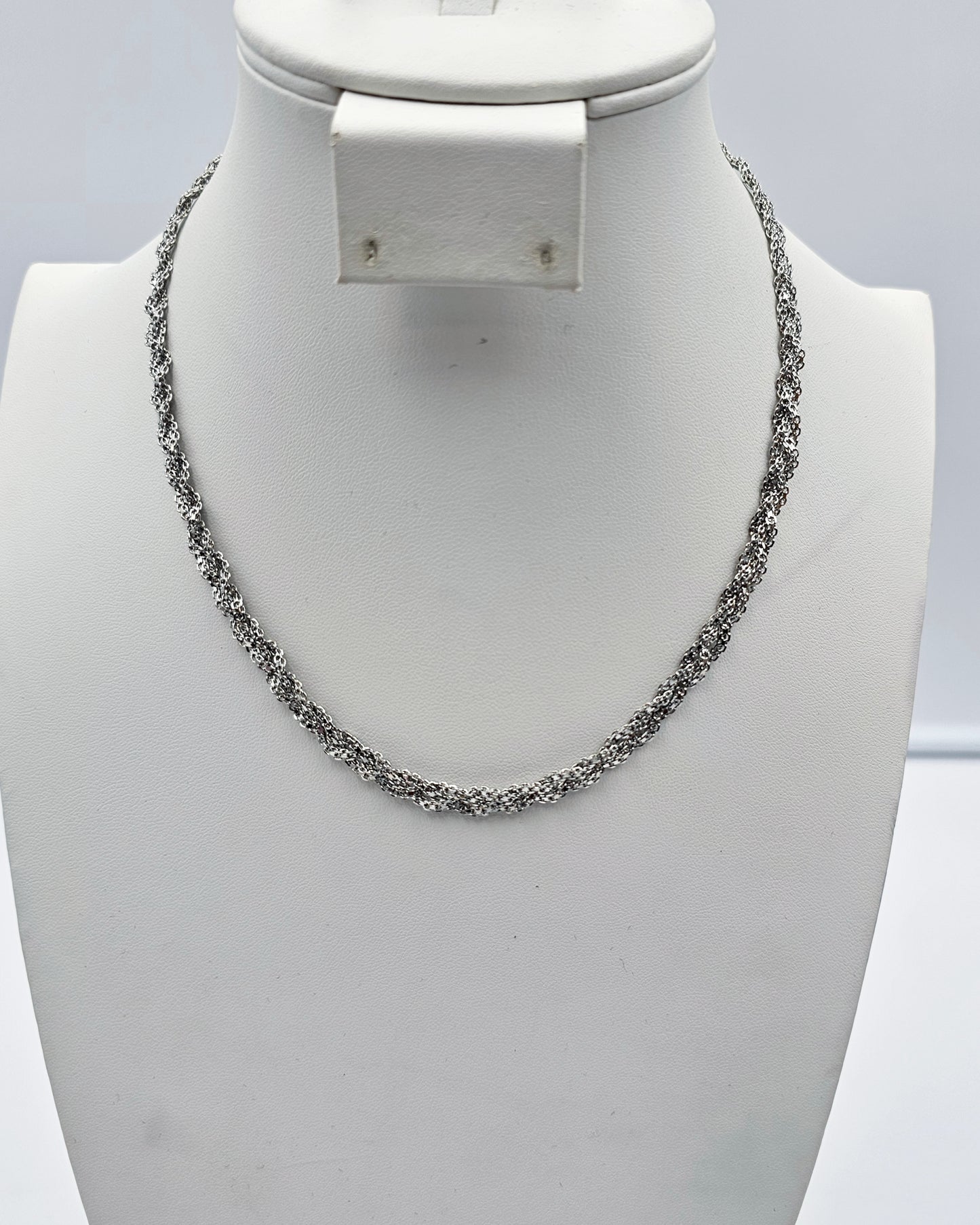 DA 779 16 INCHES NECKLACE