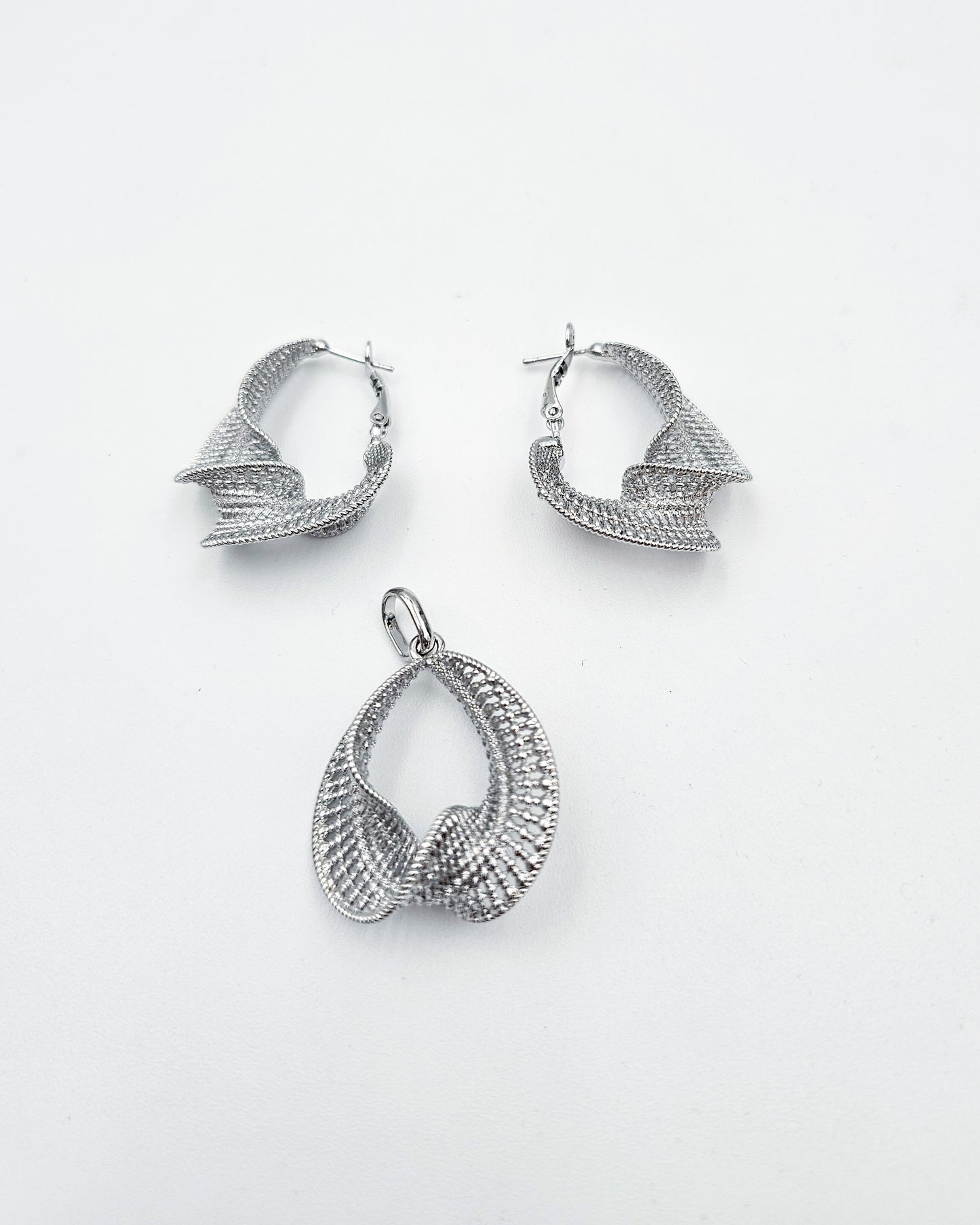 DA 256 EARRING & PENDANT