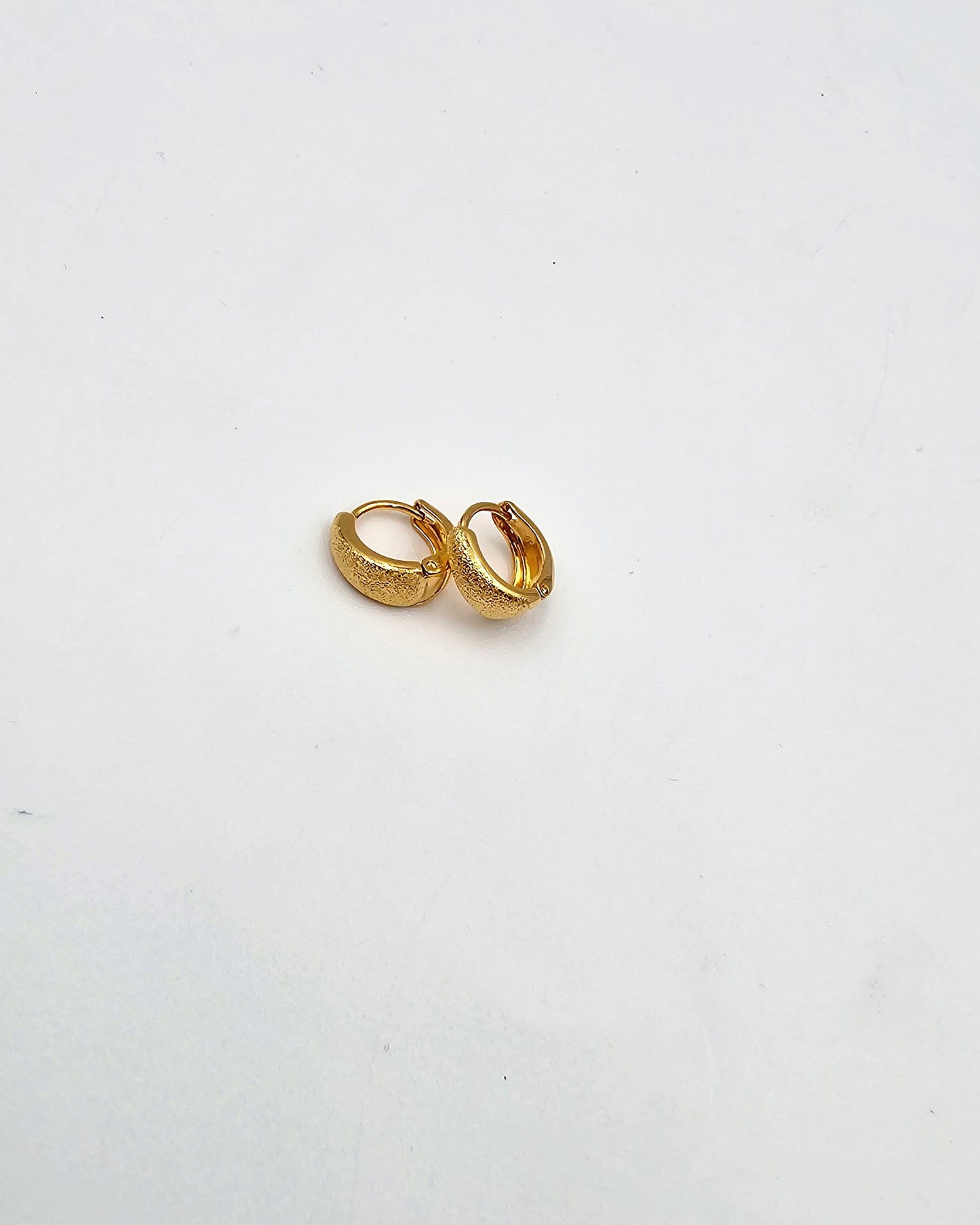 DA 498 Small earring for kids and adults