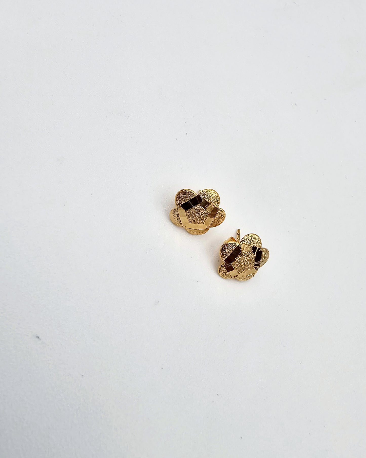 DA 499 Stud Earring