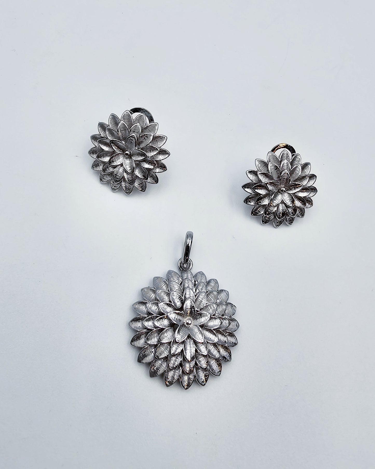 DA 755 EARRING AND PENDANT