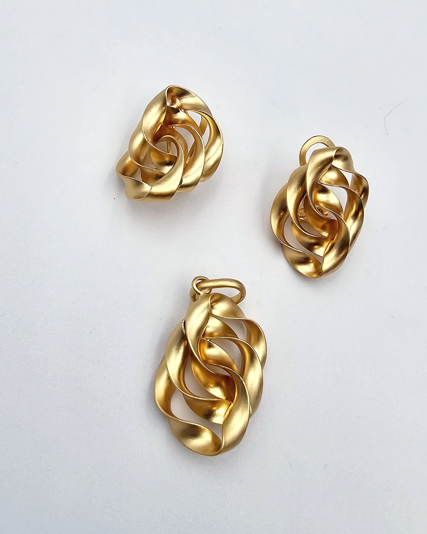 DA 730 EARRING AND PENDANT