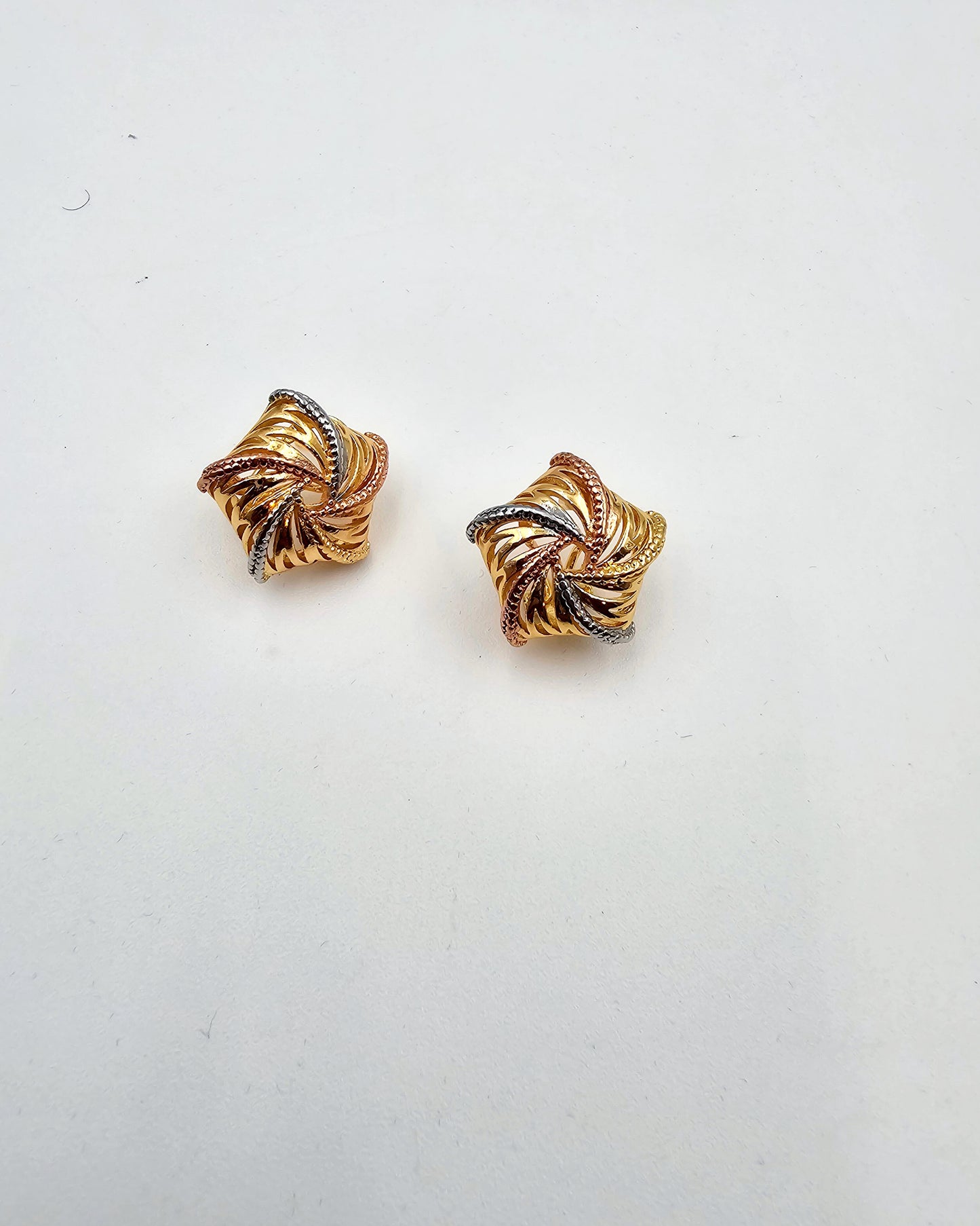 DA 586 EARRING