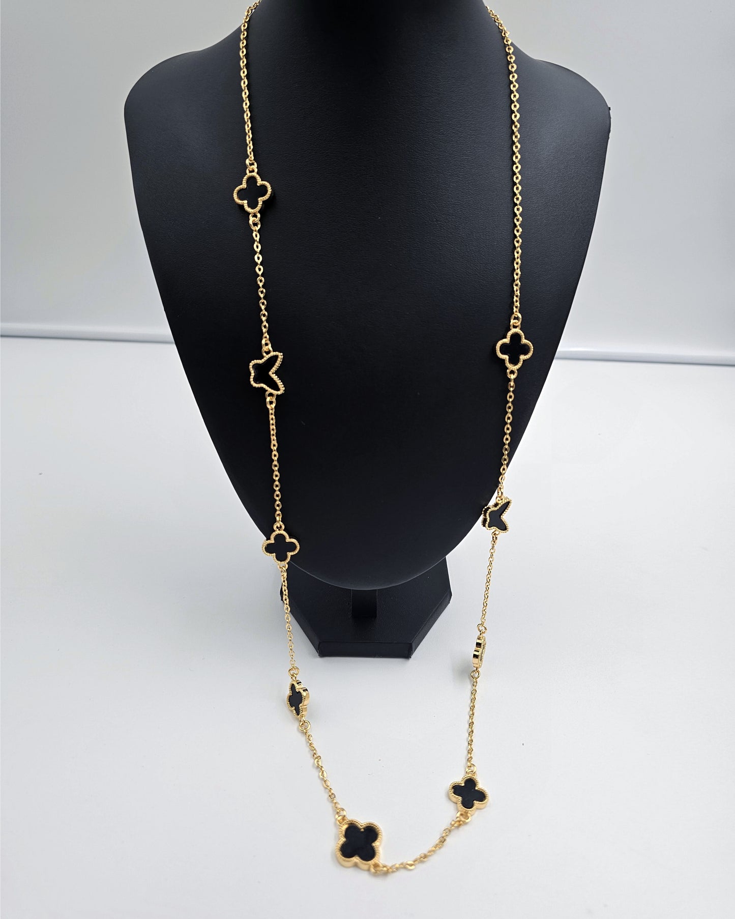 DA 334 LONG BLACK CLOVERq