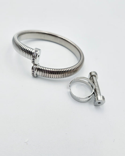 DA 927 BANGLE AND RING