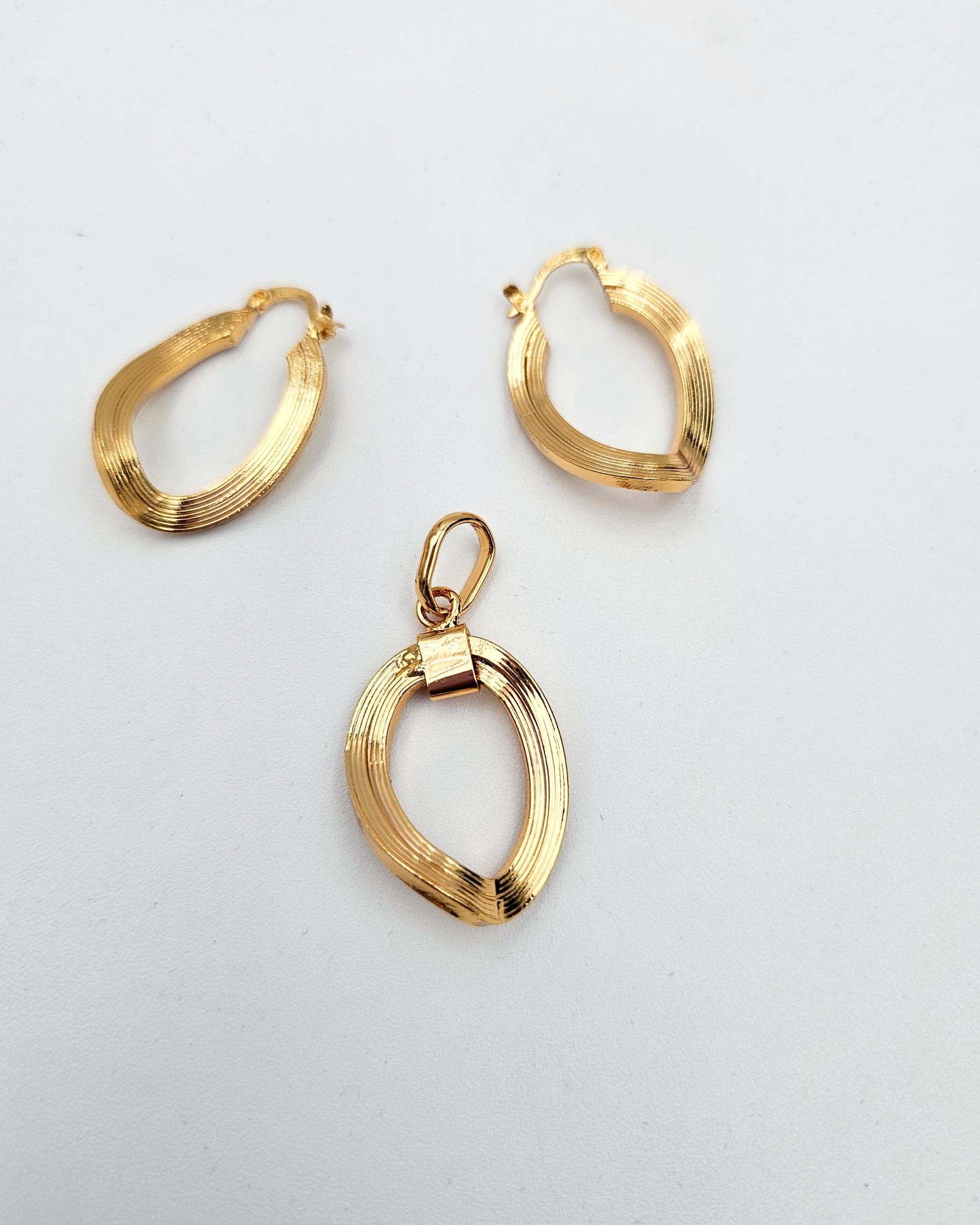 DA 908 EARRING AND PENDANT