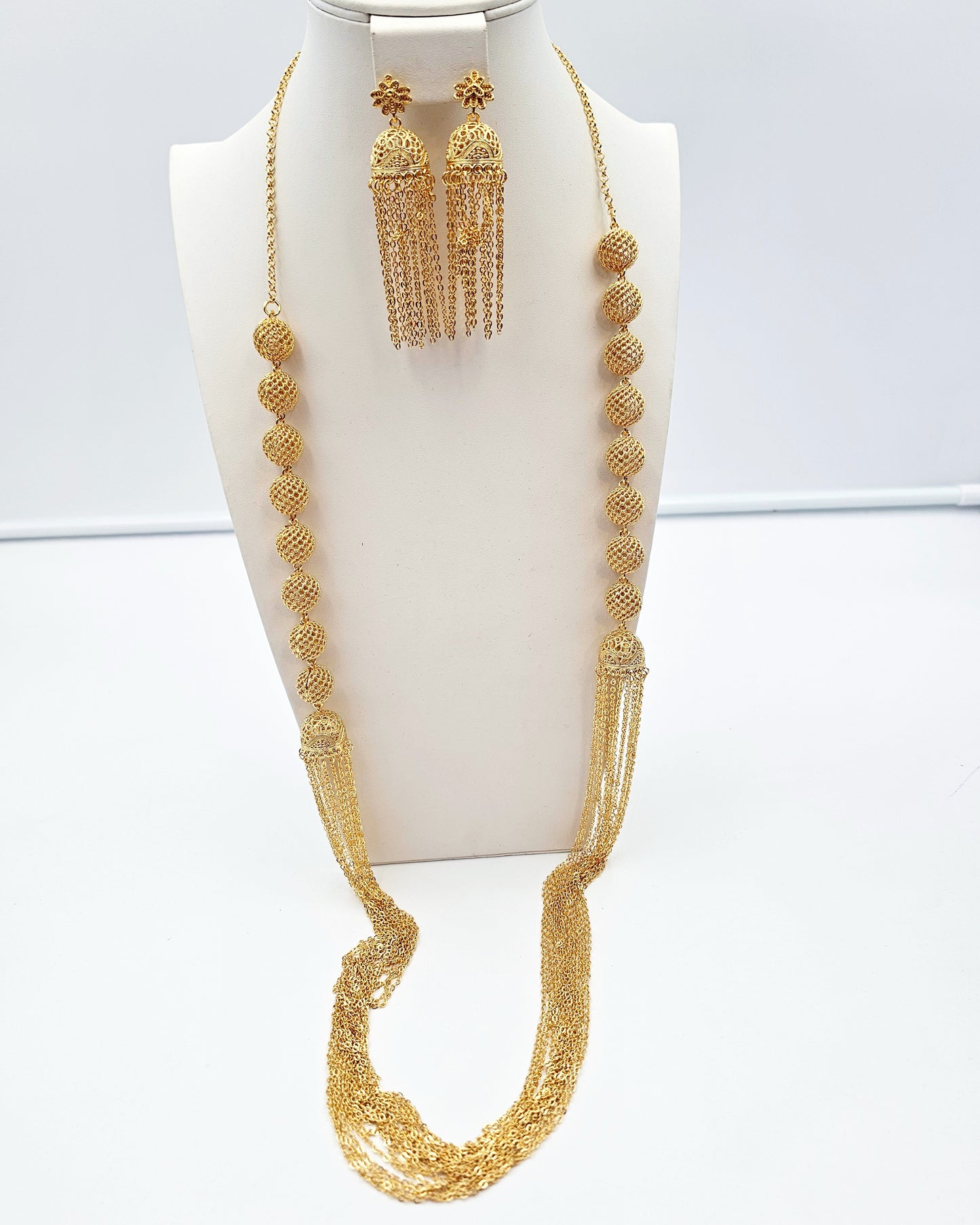 DA 876 LONG CHAIN AND EARRING