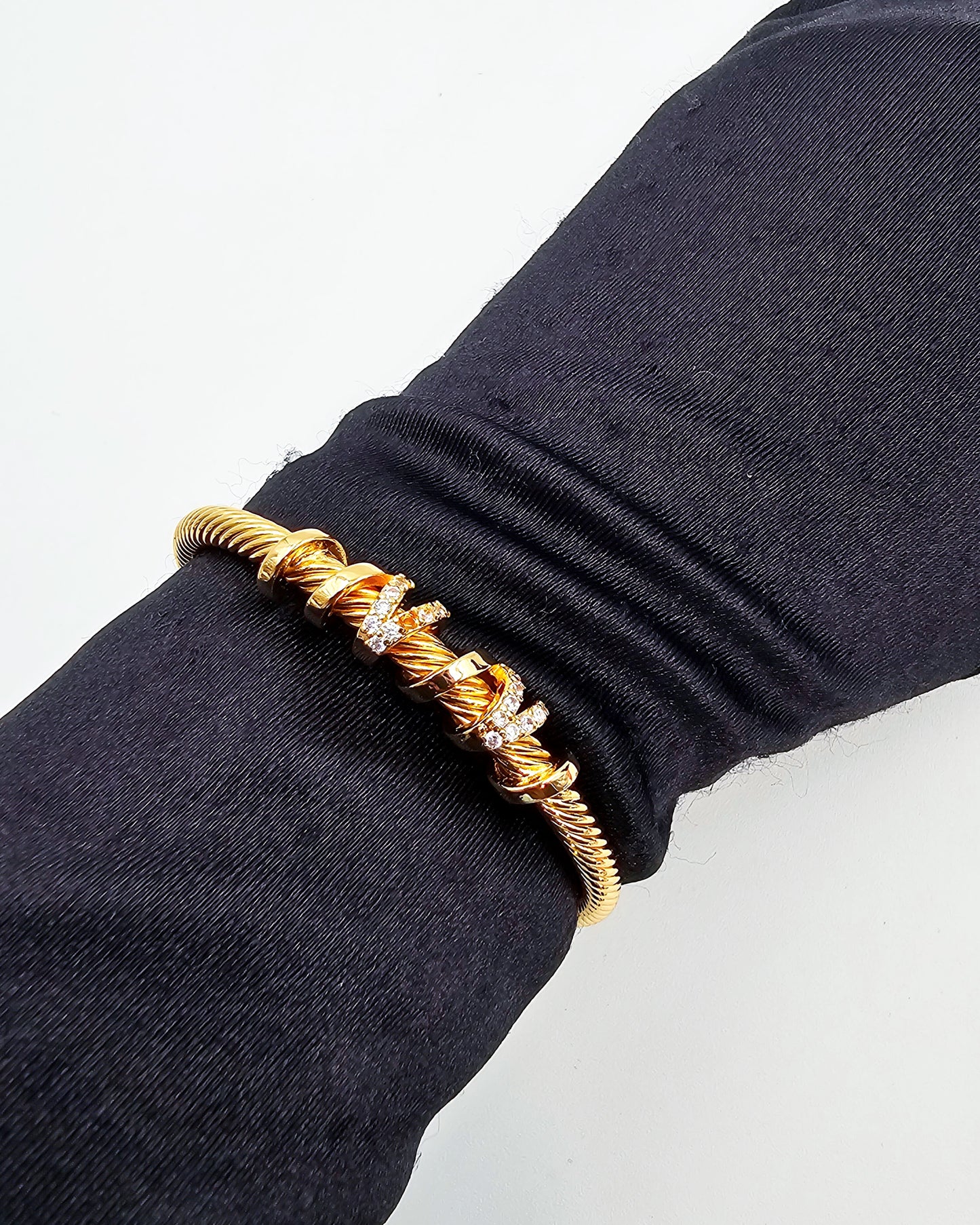 DA 878 BANGLE