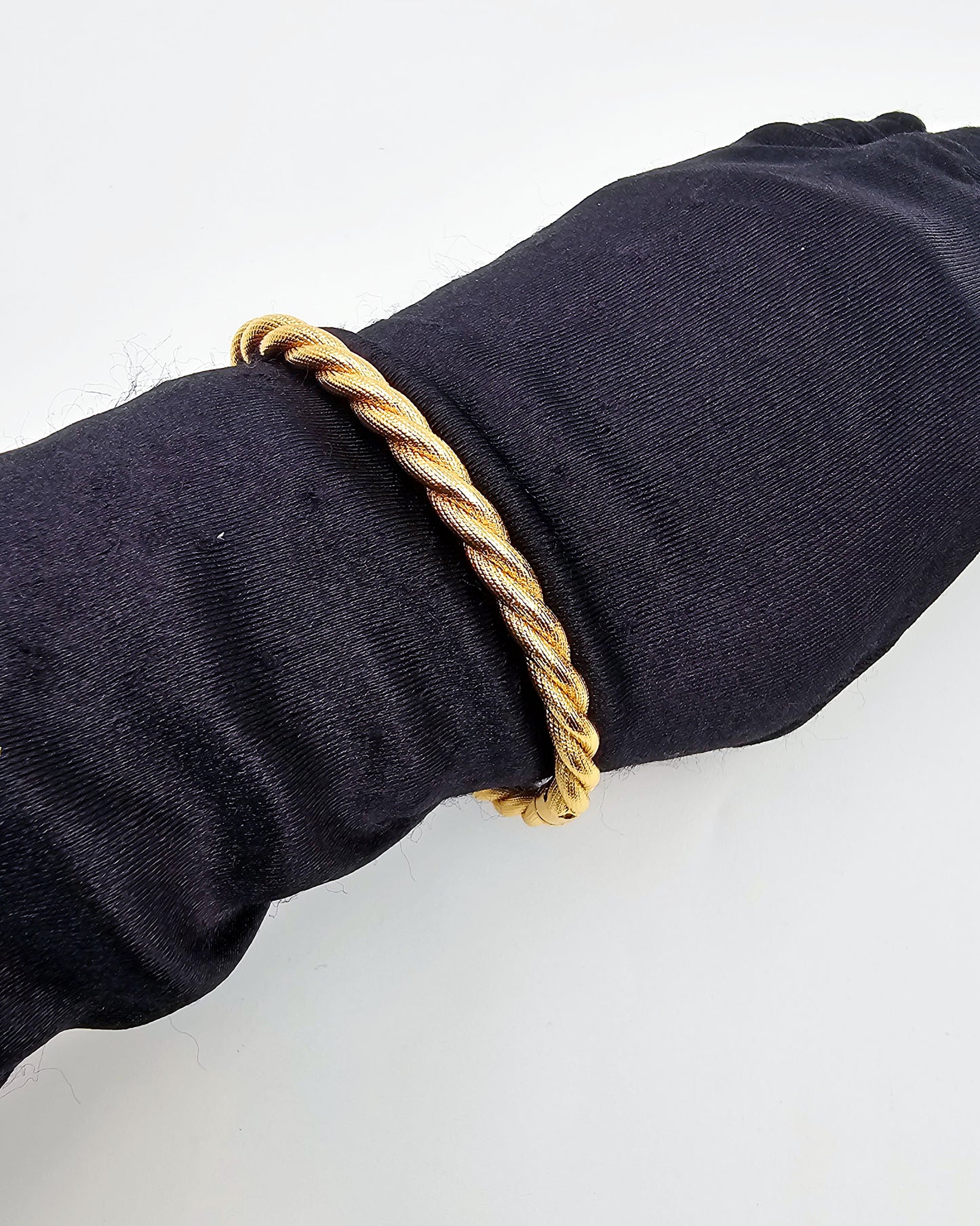 DA 105 BANGLE