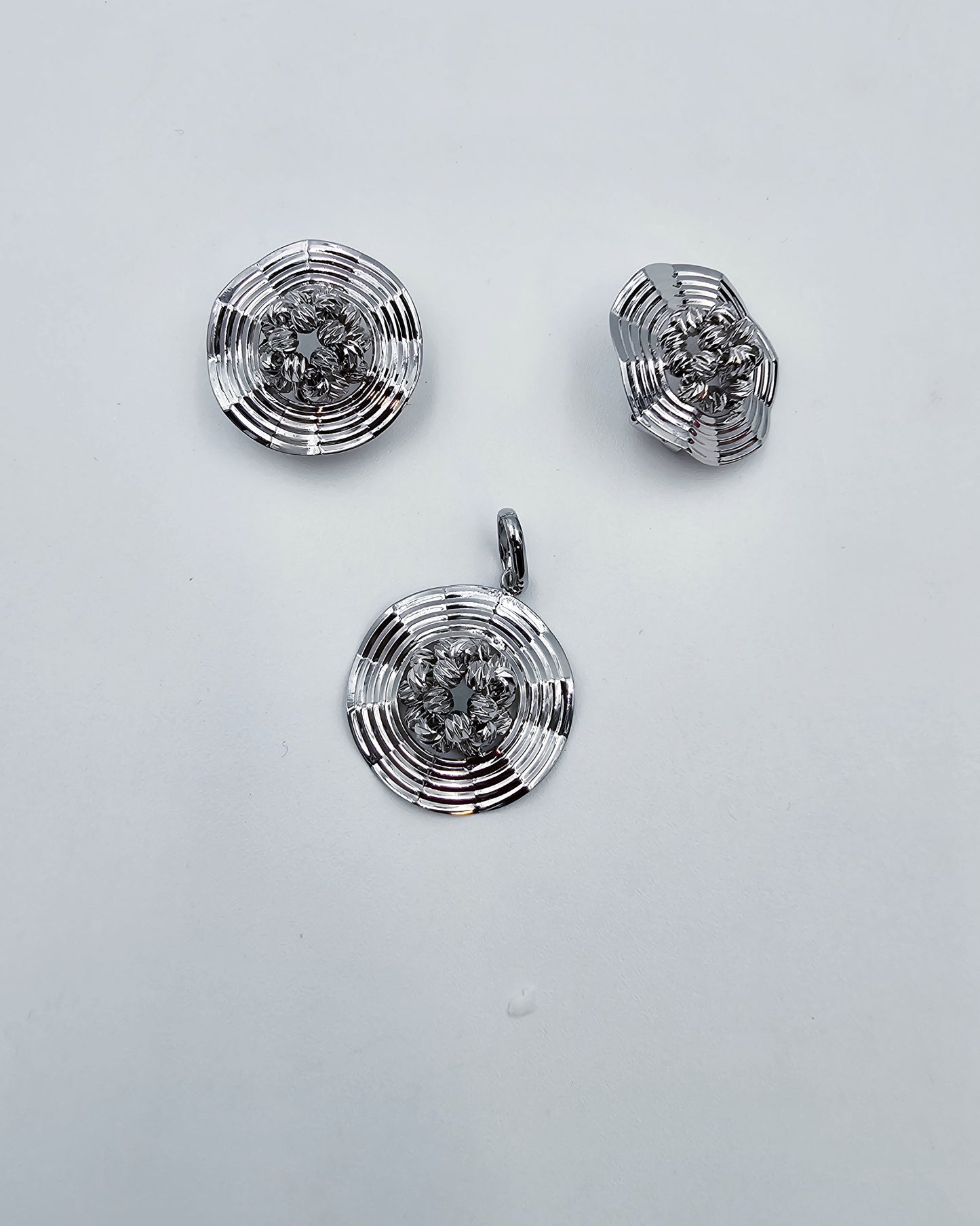 DA 682 EARRING AND PENDANT