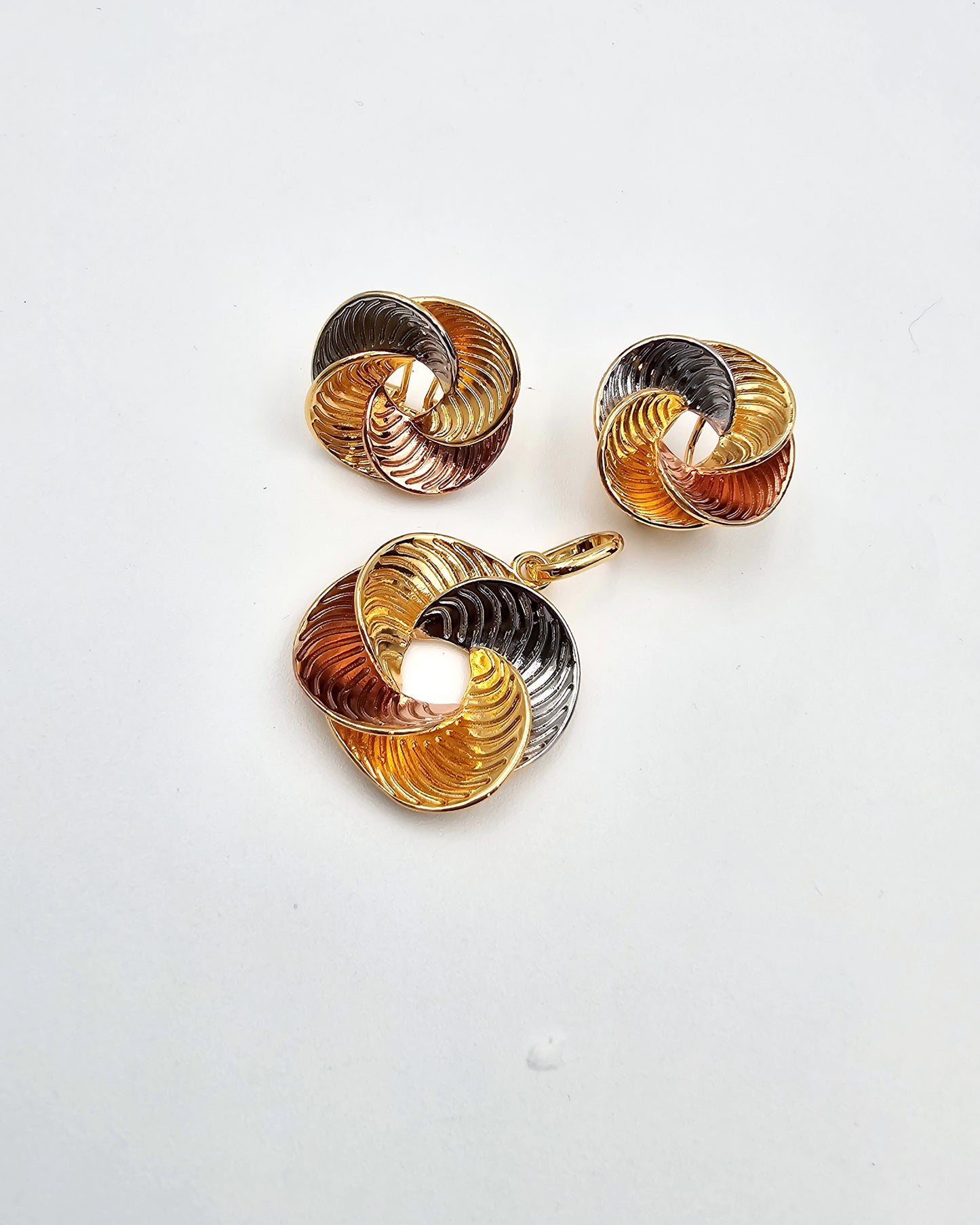 DA 748 EARRING ND PENDANT