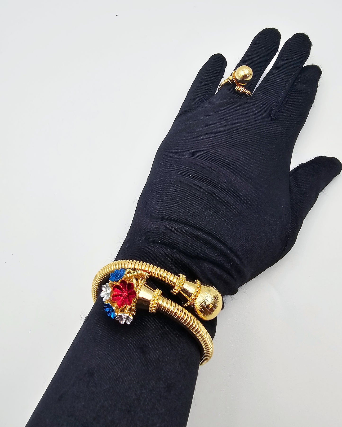 DA 651( BANGLE AND RING