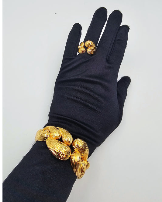 DA 368 BANGLE AND RING