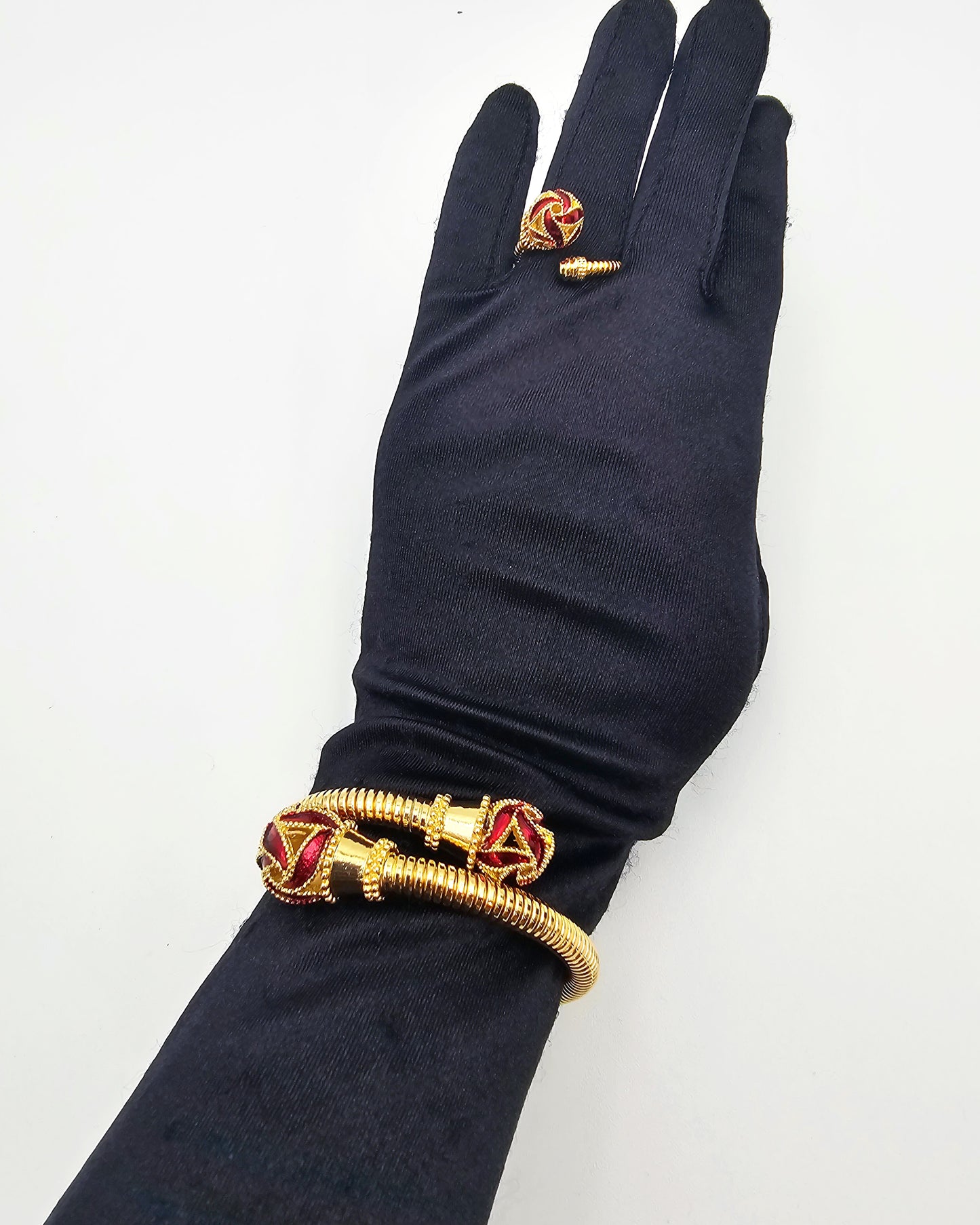 DA 702 BANGLE AND RING