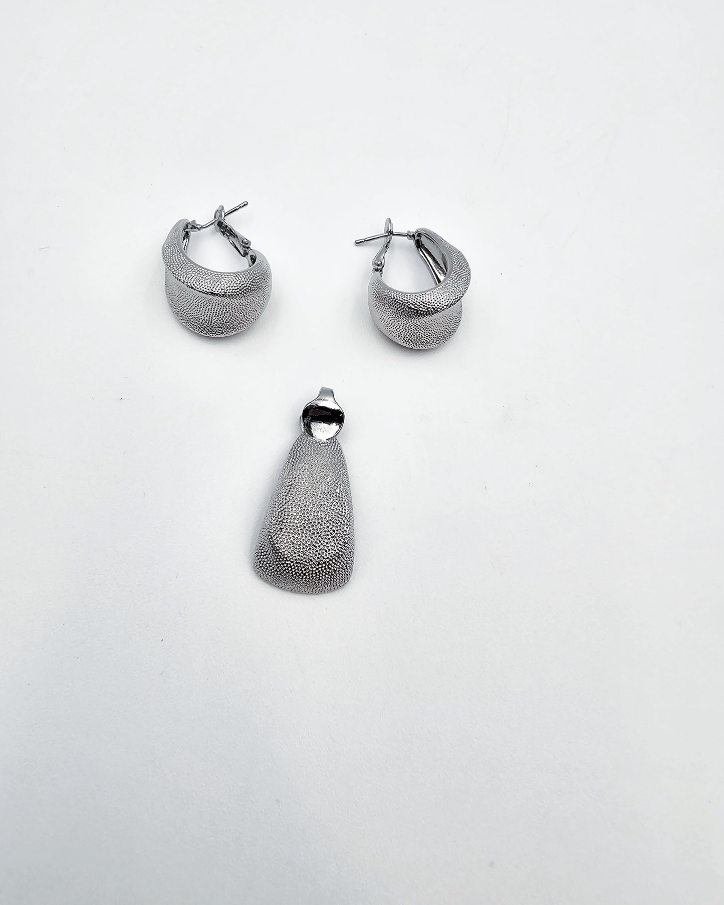 DA 792 EARRING AND PENDANT