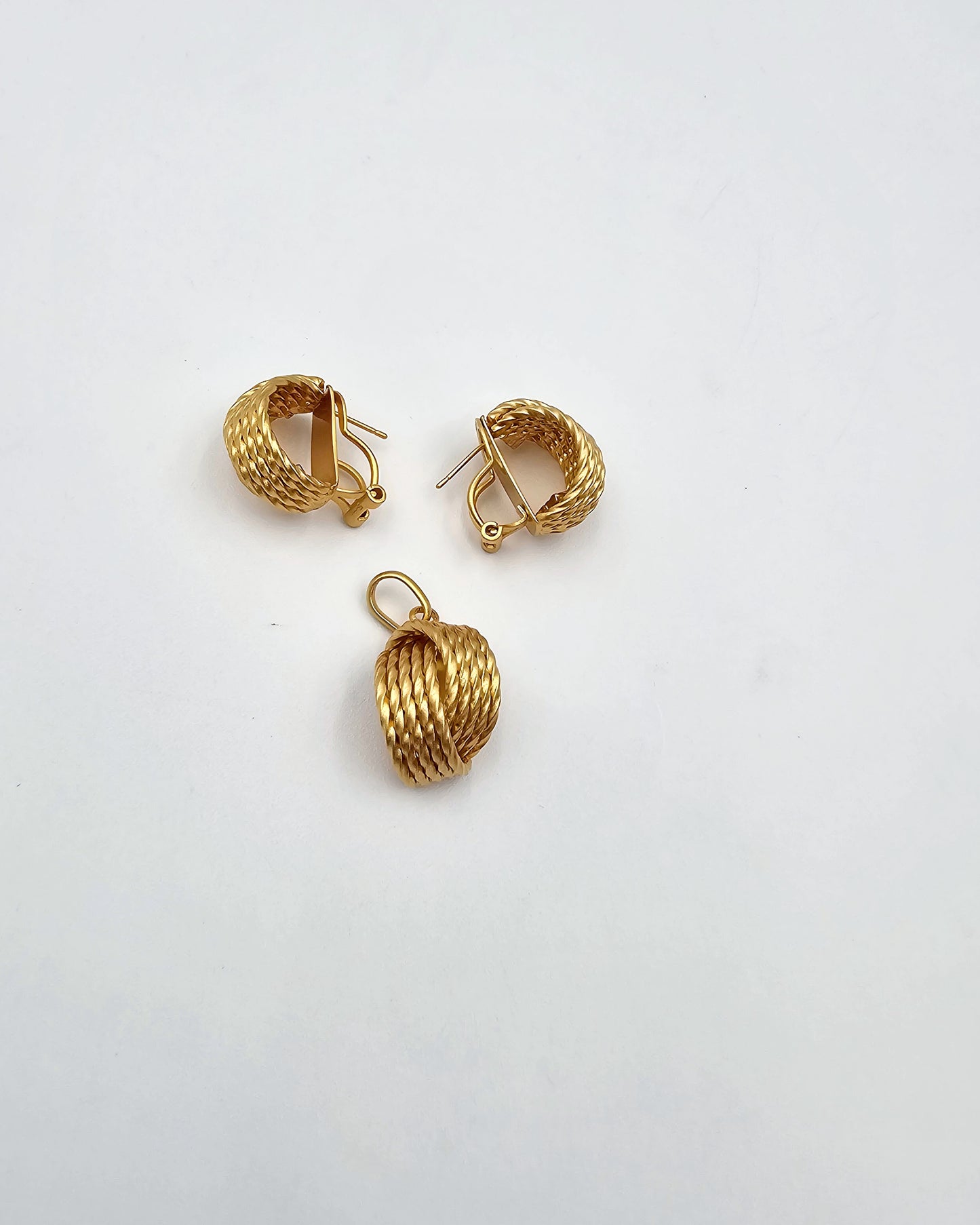 DA 869 EARRING AND PENDANT