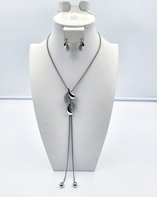DA 735 LONG NECKLACE